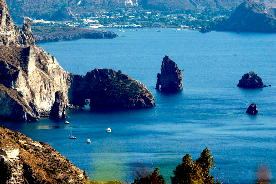 Isole Eolie – Vulcano: le Perle del Mediterraneo, dalla Calabria