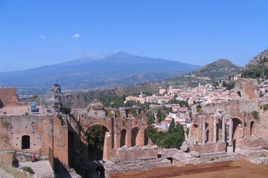 Etna – Taormina: attraversando lo Stretto di Messina